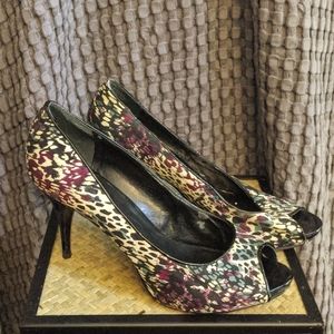 Nine west high heels abstract print